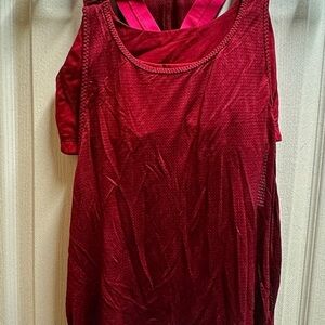 Lululemon Elegant Red Women's Top, no pads, size 8/ NWOT 494